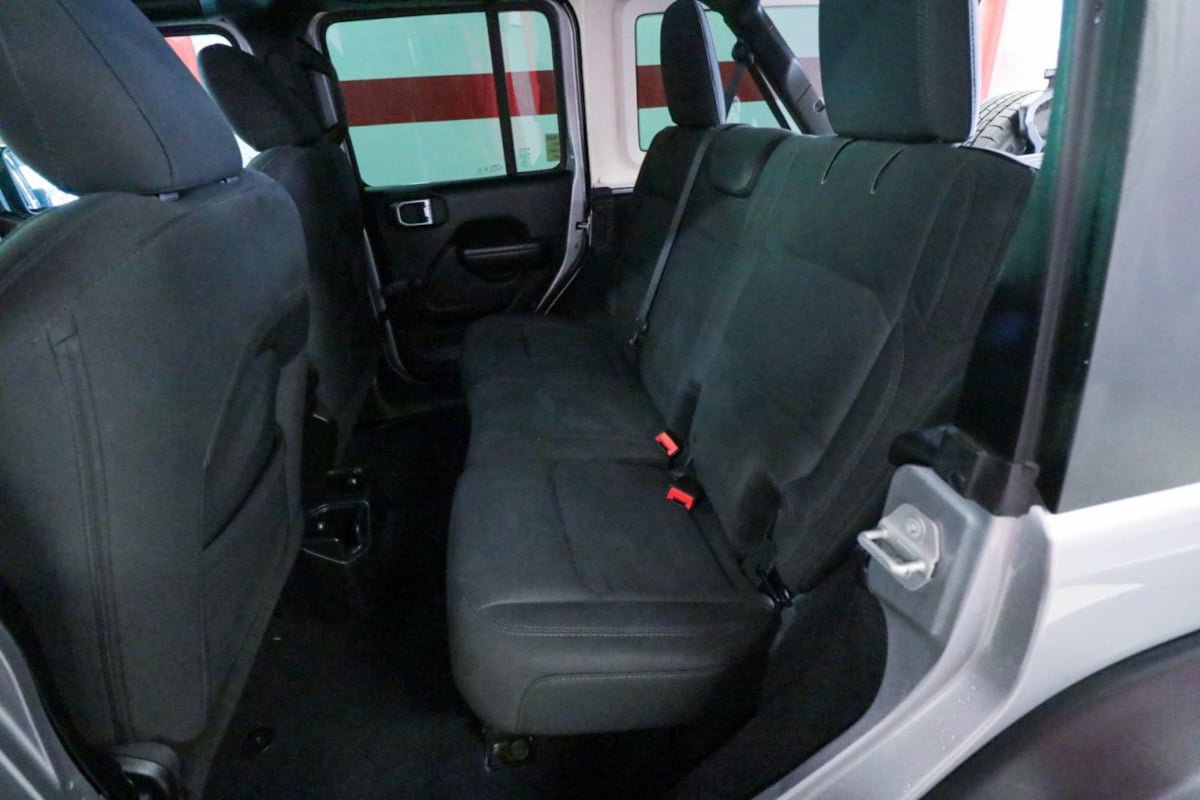Used 2018 Jeep Wrangler Unlimited Sport image 14