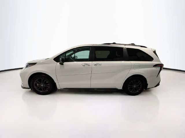 Certified 2025 Toyota Sienna XSE AWD/4WD image 4