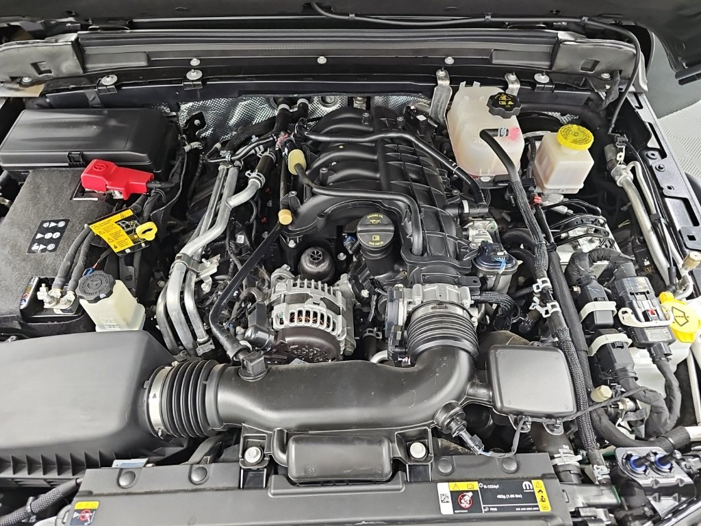 Used 2025 Jeep Gladiator Mojave w/ Convenience Group AWD/4WD image 40