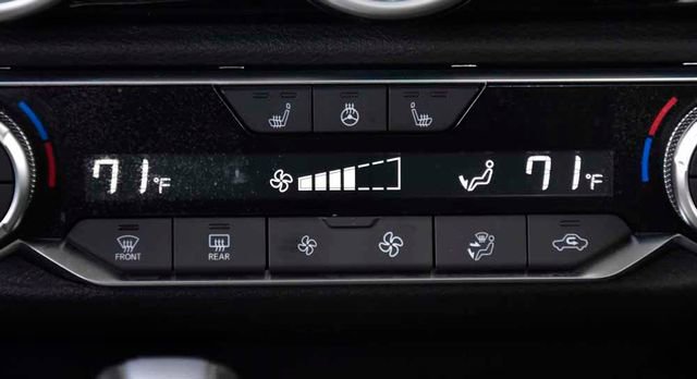 Used 2025 Nissan Sentra SR w/ SR Premium Package image 23