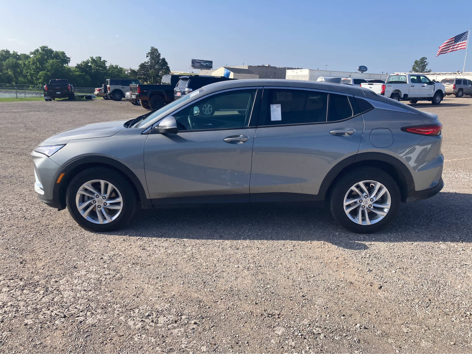 Used 2024 Buick Envista Sport Touring w/ Convenience I Package FWD image 2