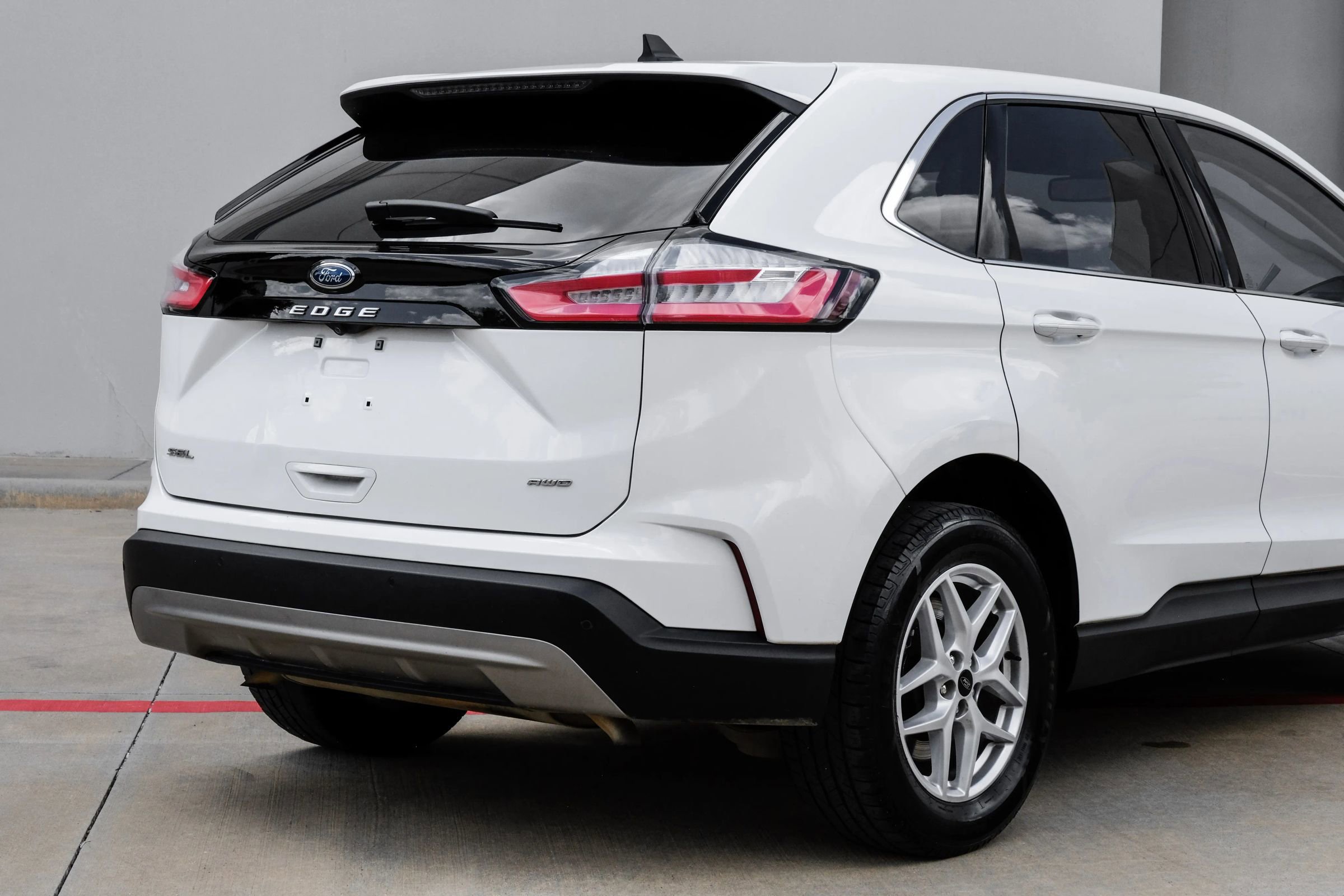 Used 2024 Ford Edge SEL image 7