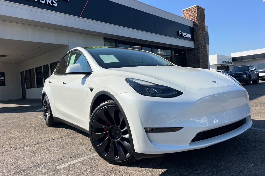 Used 2023 Tesla Model Y Performance image 2