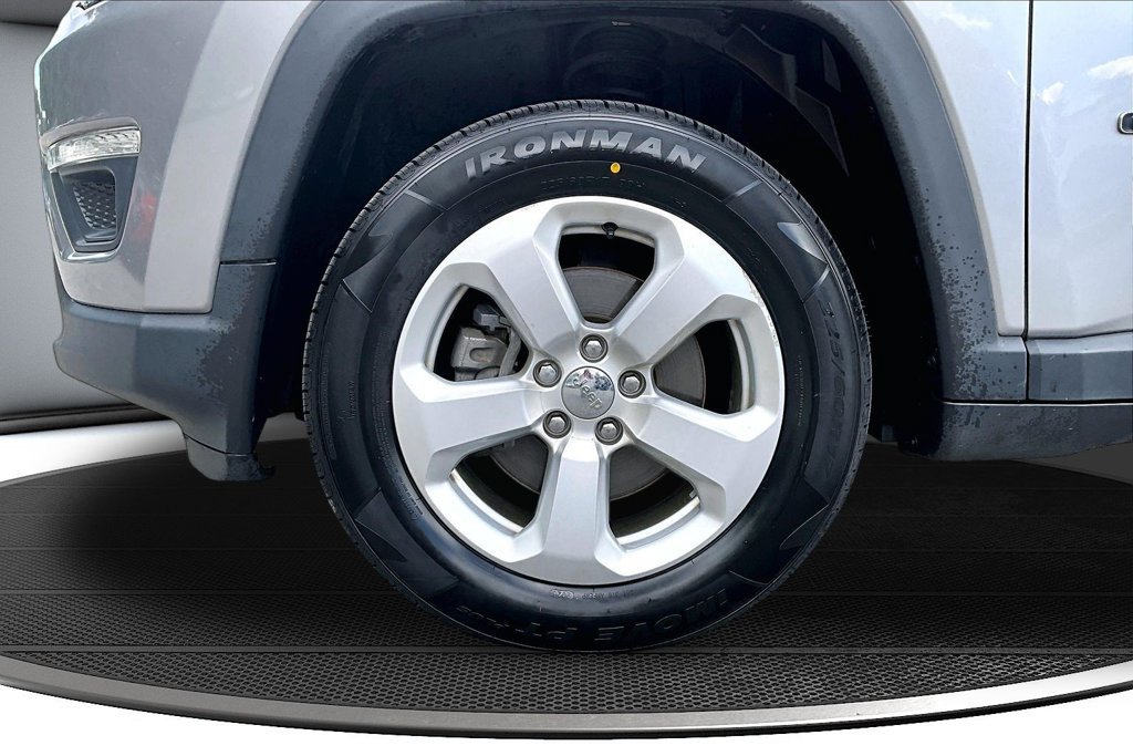 Used 2019 Jeep Compass Latitude w/ Cold Weather Group AWD/4WD image 34