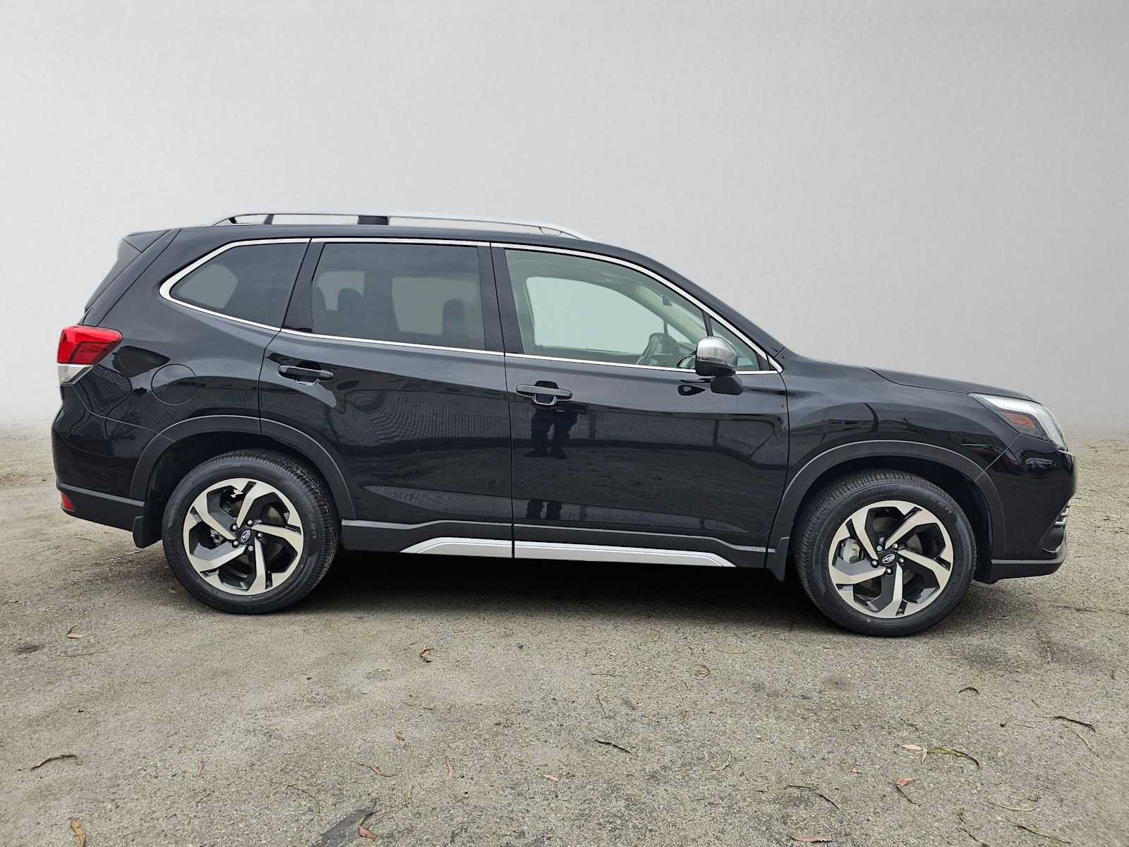 Used 2022 Subaru Forester Touring w/ Popular Package #2 AWD/4WD image 2