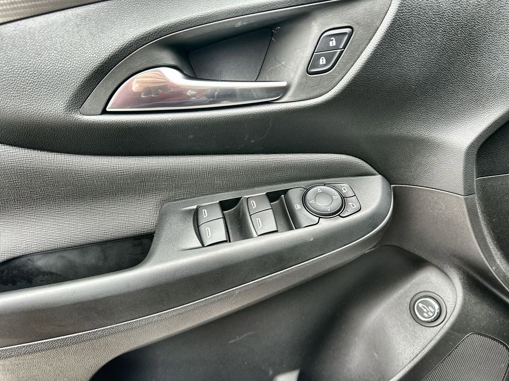 Used 2025 Buick Envista Preferred FWD image 23