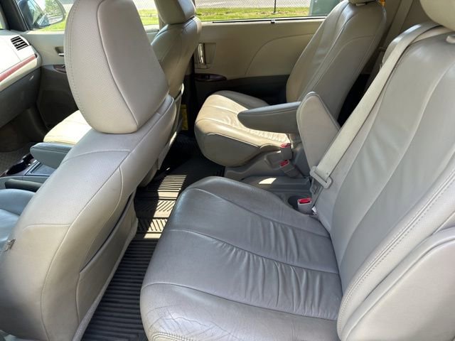 Used 2013 Toyota Sienna XLE FWD image 15