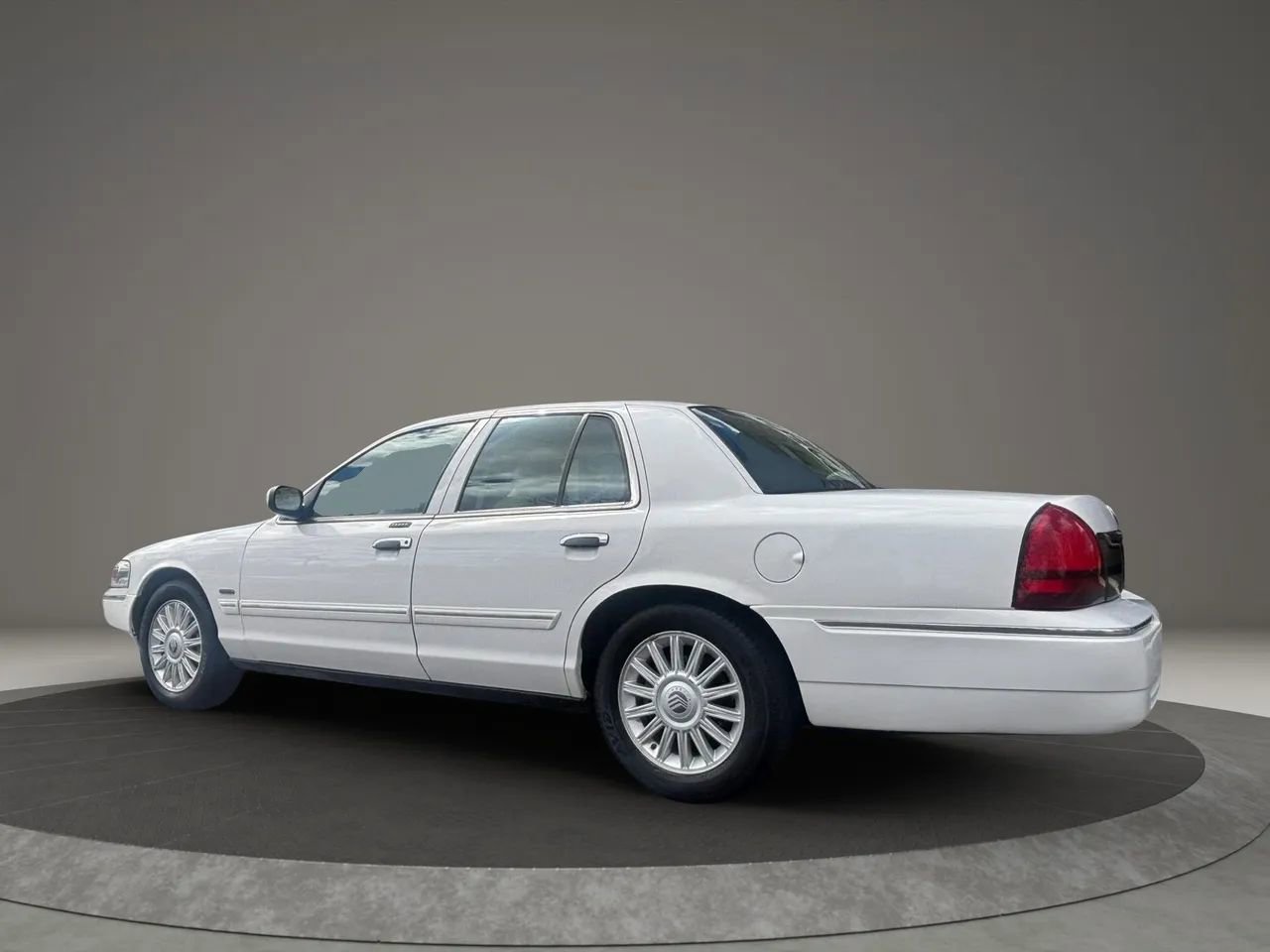 Used 2009 Mercury Grand Marquis LS RWD image 7
