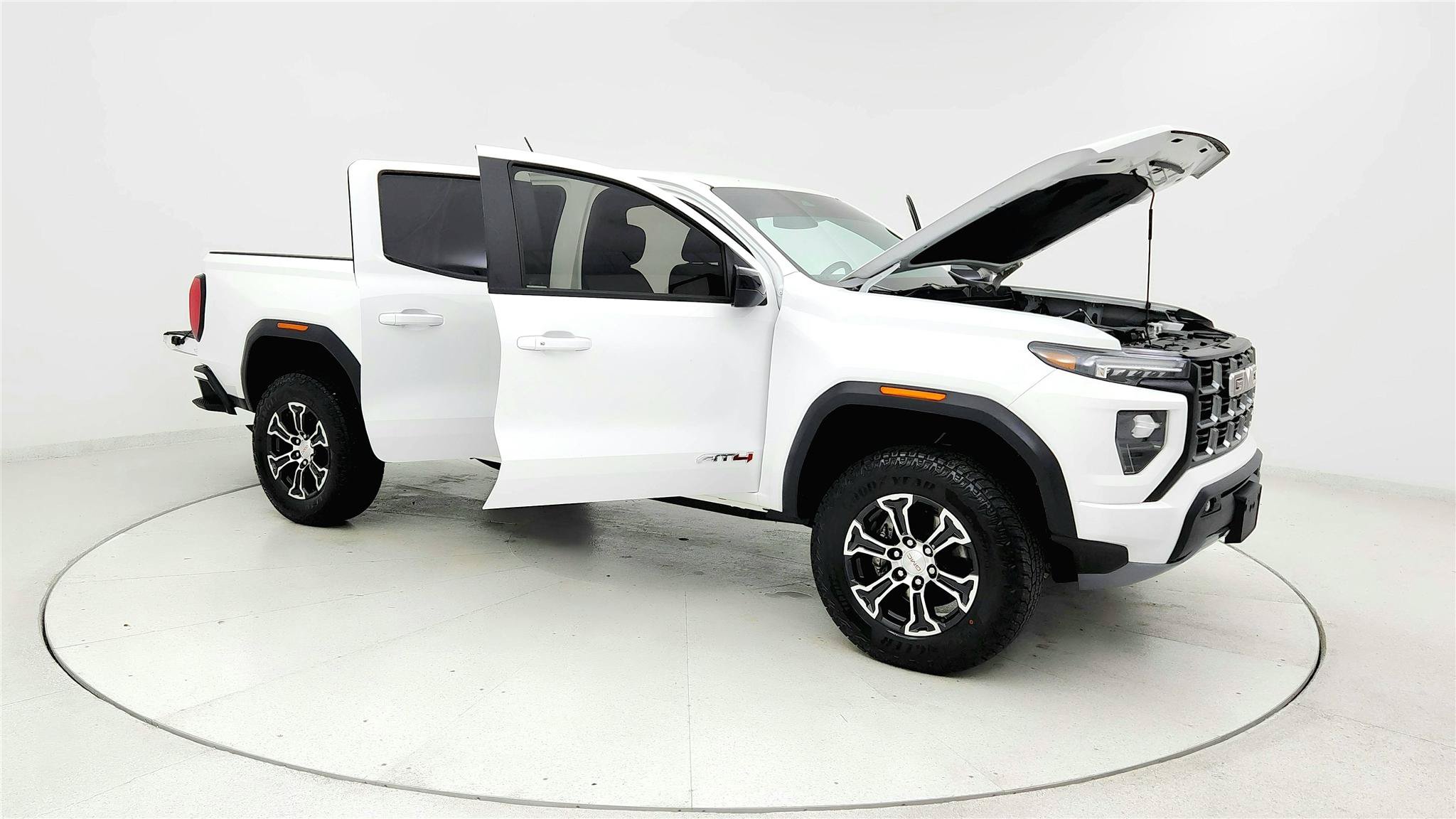 Used 2024 GMC Canyon AT4 w/ AT4 Premium Package AWD/4WD image 12