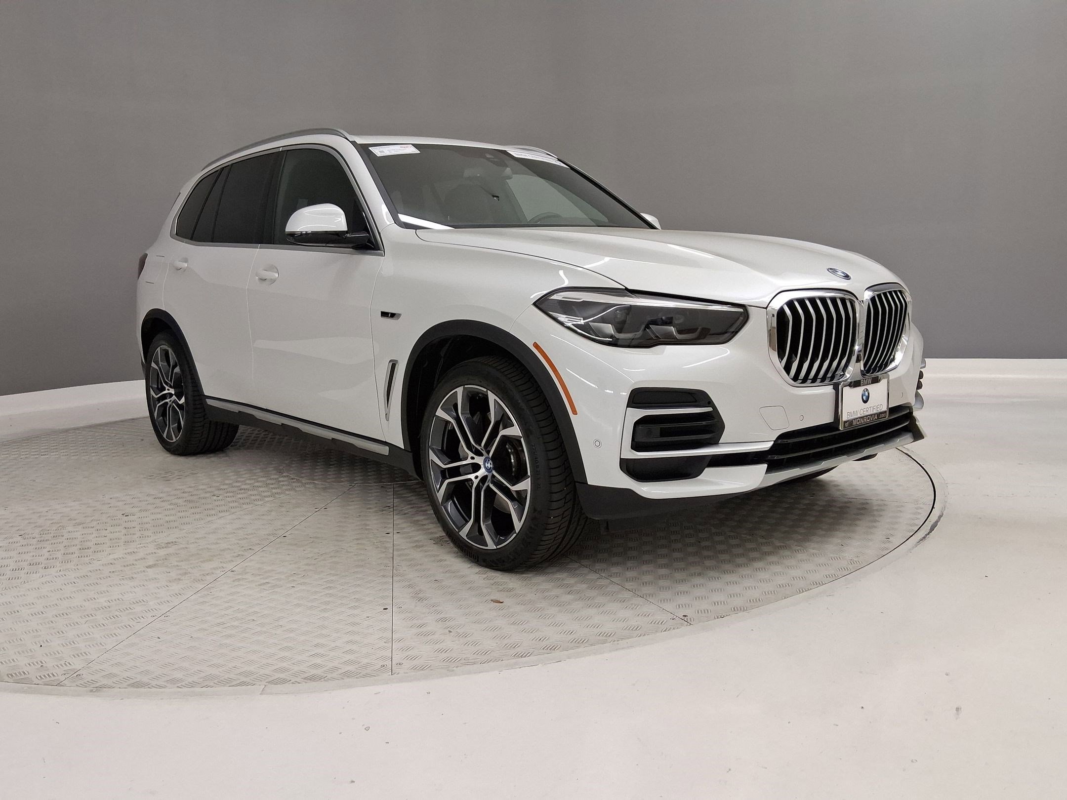 Certified 2023 BMW X5 xDrive45e w/ Luxury Seating Package AWD/4WD image 5
