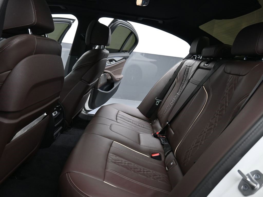 Used 2023 BMW 530e xDrive w/ Premium Package image 18