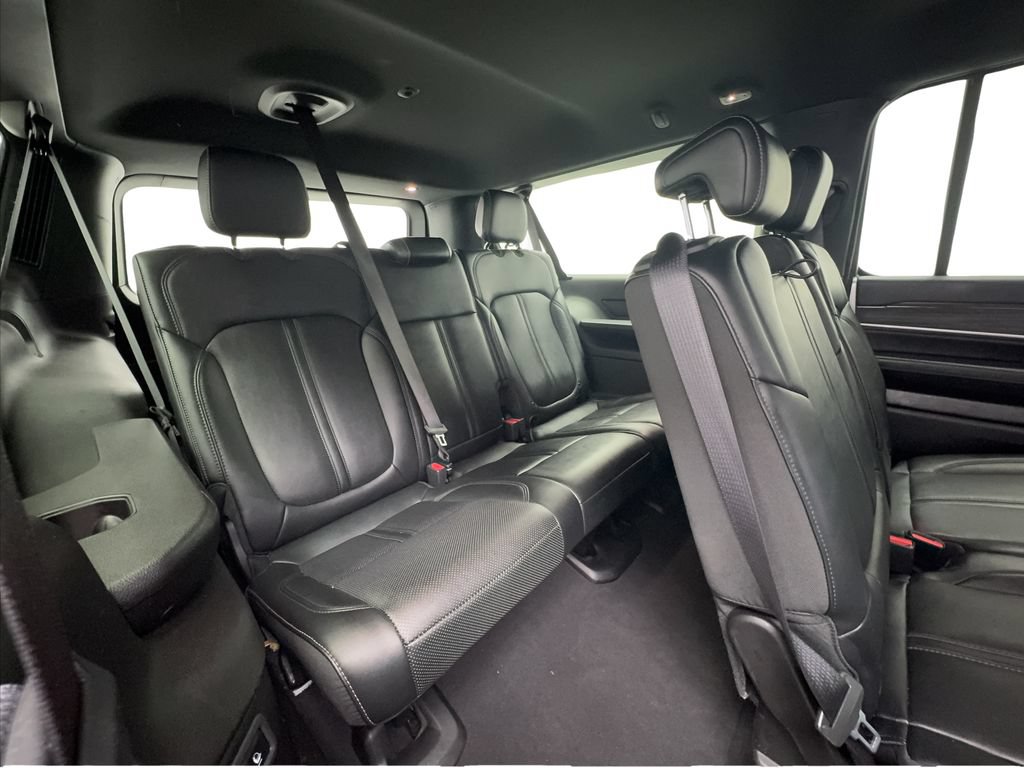 Used 2024 Jeep Wagoneer L Series II RWD image 29