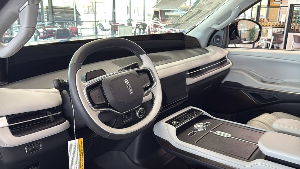New 2026 Lincoln Navigator Black Label w/ Black Label Special Edition AWD/4WD image 7