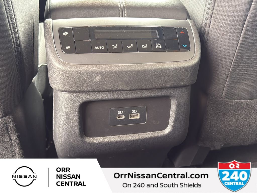 Used 2025 Nissan Pathfinder SV image 16