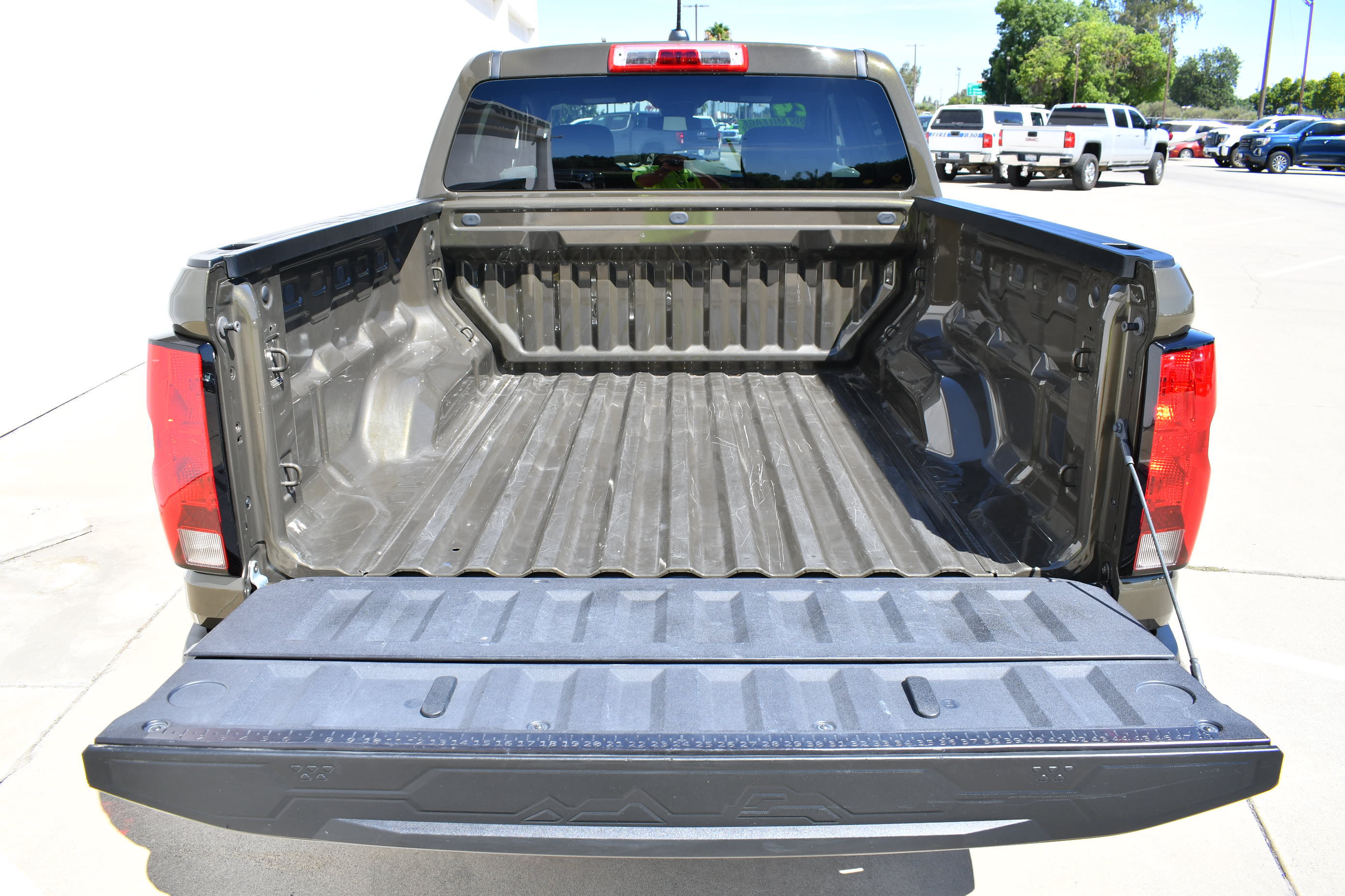 Used 2024 Chevrolet Colorado W/T RWD image 8