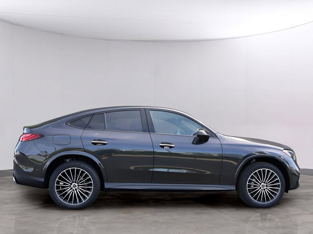 Used 2025 Mercedes-Benz GLC 300 4MATIC image 4