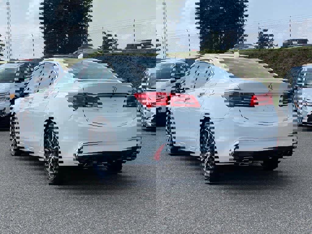Used 2018 Acura TLX V6 image 3