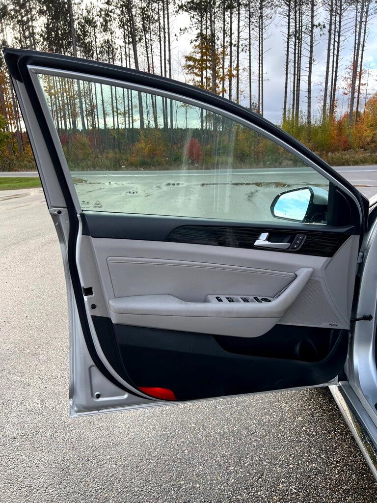 Used 2016 Hyundai Sonata Limited w/ Option Group 04 image 10