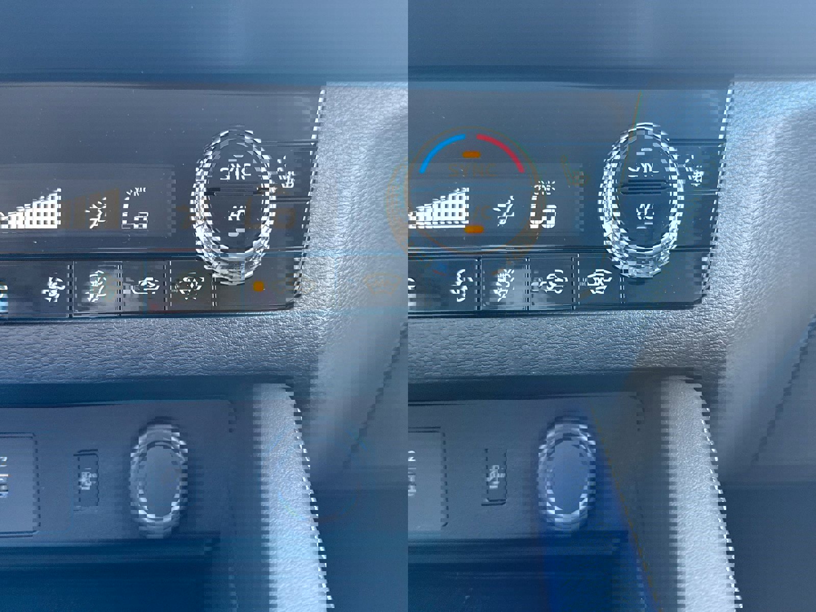 New 2025 Mitsubishi Outlander 4WD Plug-In Hybrid image 36