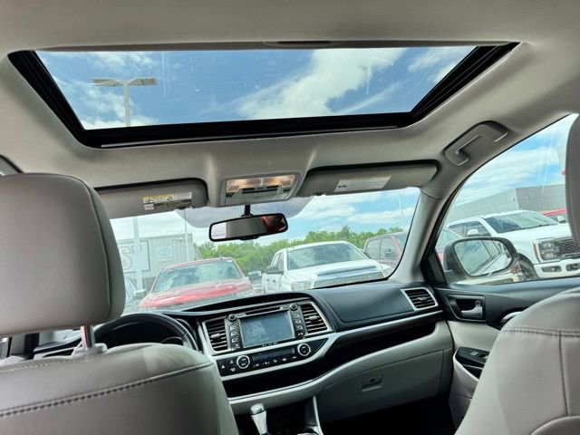 Used 2016 Toyota Highlander Limited AWD/4WD image 34