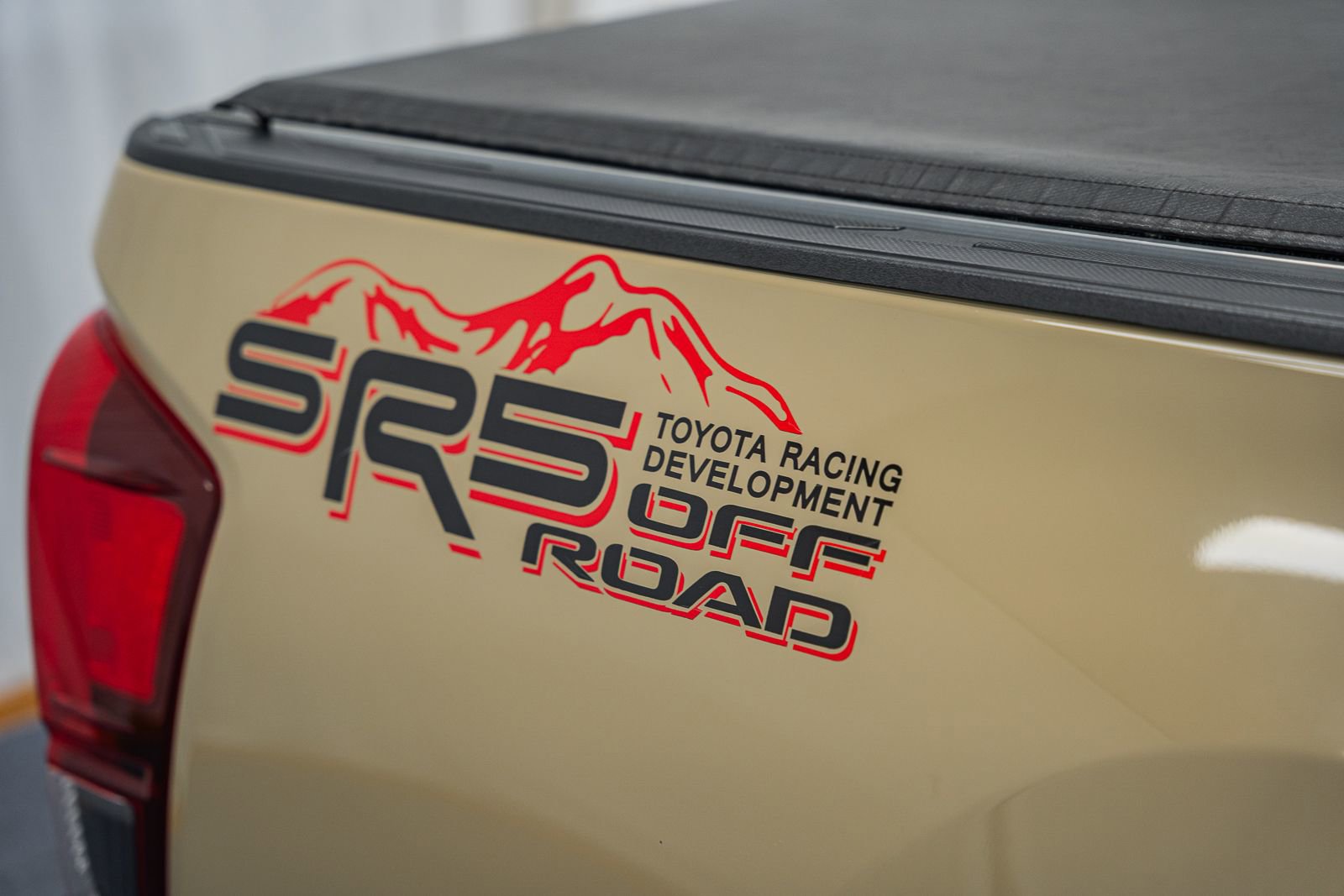 Used 2018 Toyota Tacoma SR5 AWD/4WD image 28