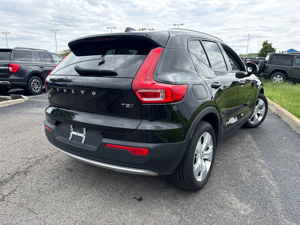 Used 2022 Volvo XC40 T5 Momentum AWD/4WD image 11