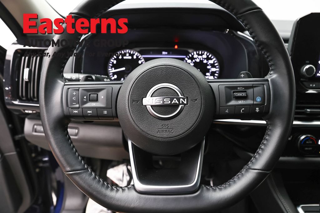 Used 2025 Nissan Pathfinder SV FWD image 10