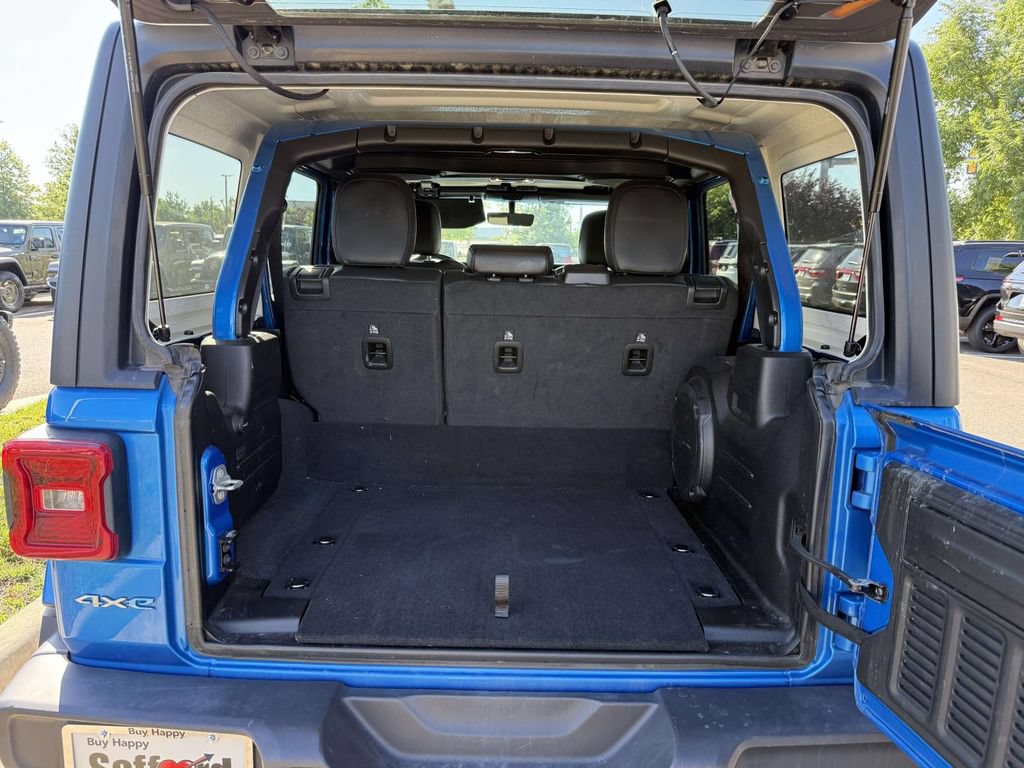 Used 2023 Jeep Wrangler Unlimited Sahara w/ Cold Weather Group AWD/4WD image 32