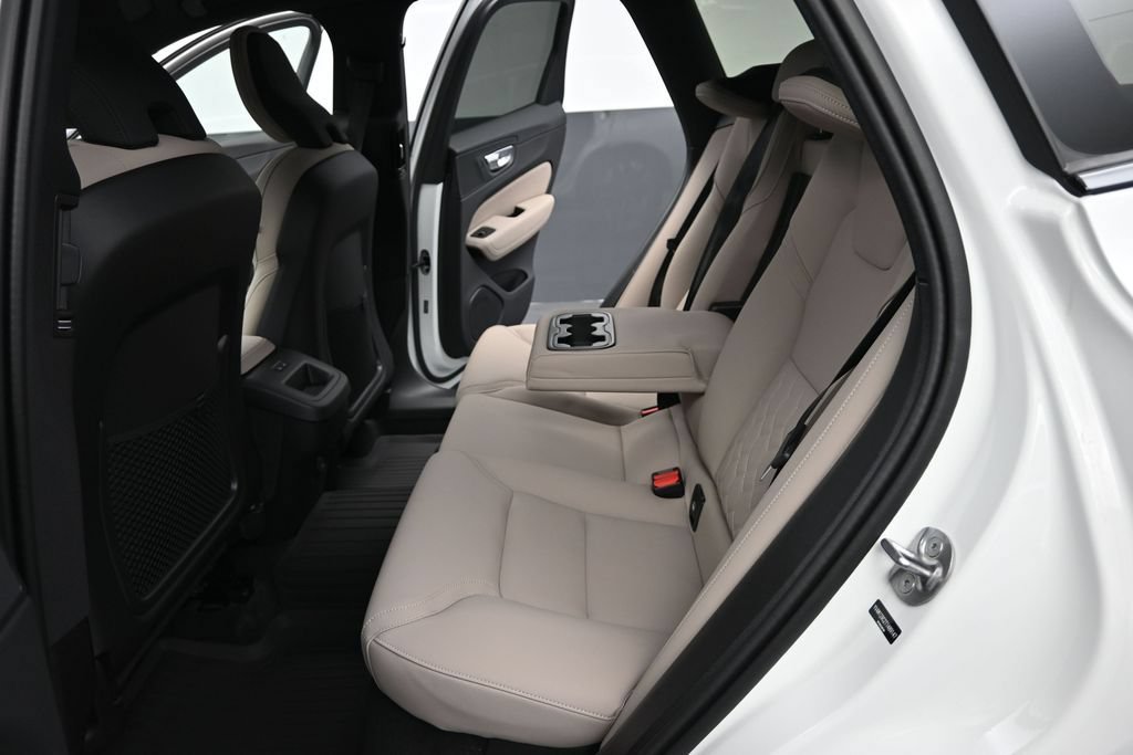 New 2026 Volvo XC60 B5 Plus w/ Climate Package AWD/4WD image 14