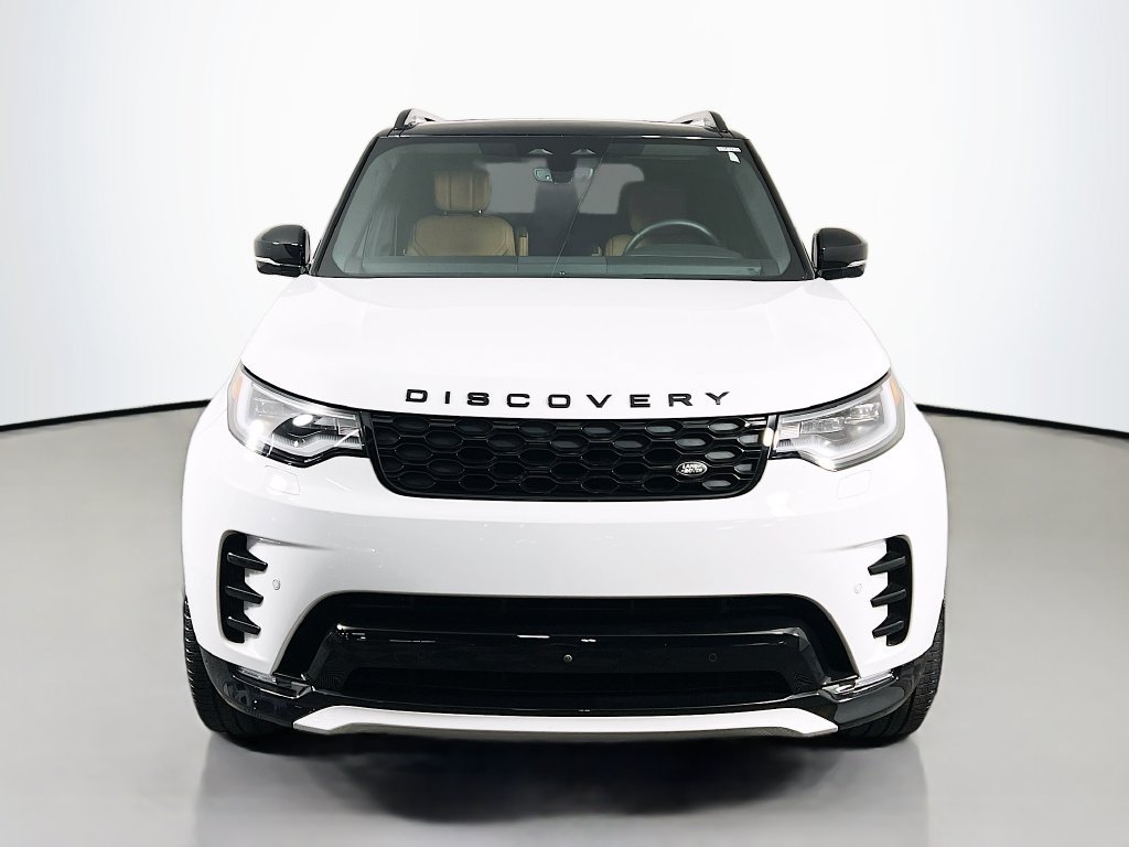 Used 2025 Land Rover Discovery Dynamic SE AWD/4WD image 2