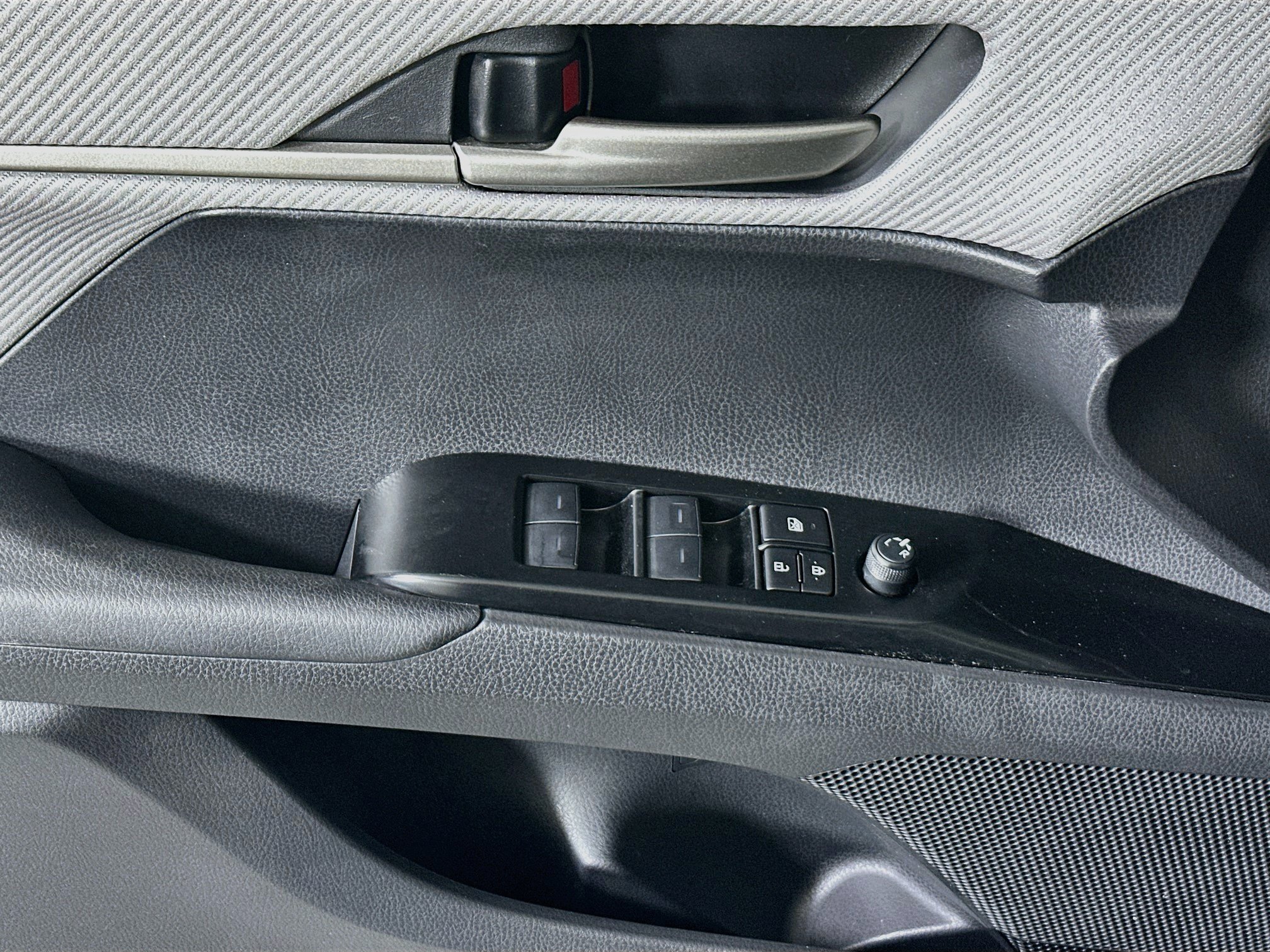 Used 2026 Toyota Camry SE FWD image 14