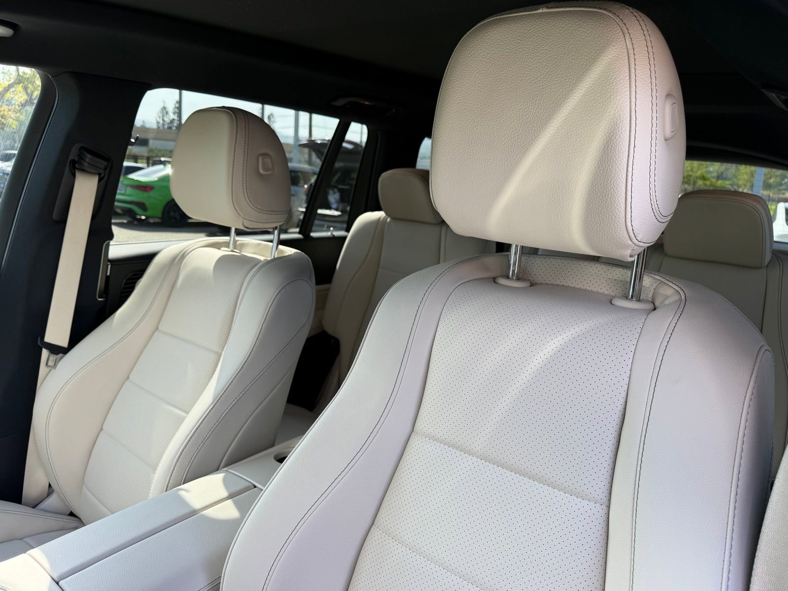 Used 2025 Mercedes-Benz GLS 450 4MATIC image 29