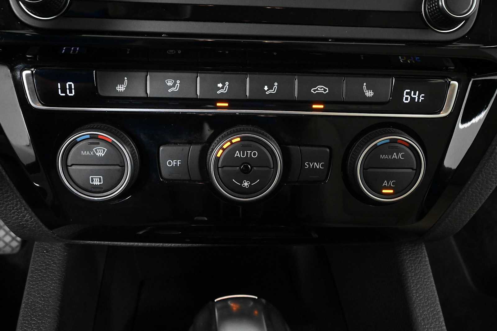Used 2017 Volkswagen Jetta SEL FWD image 26