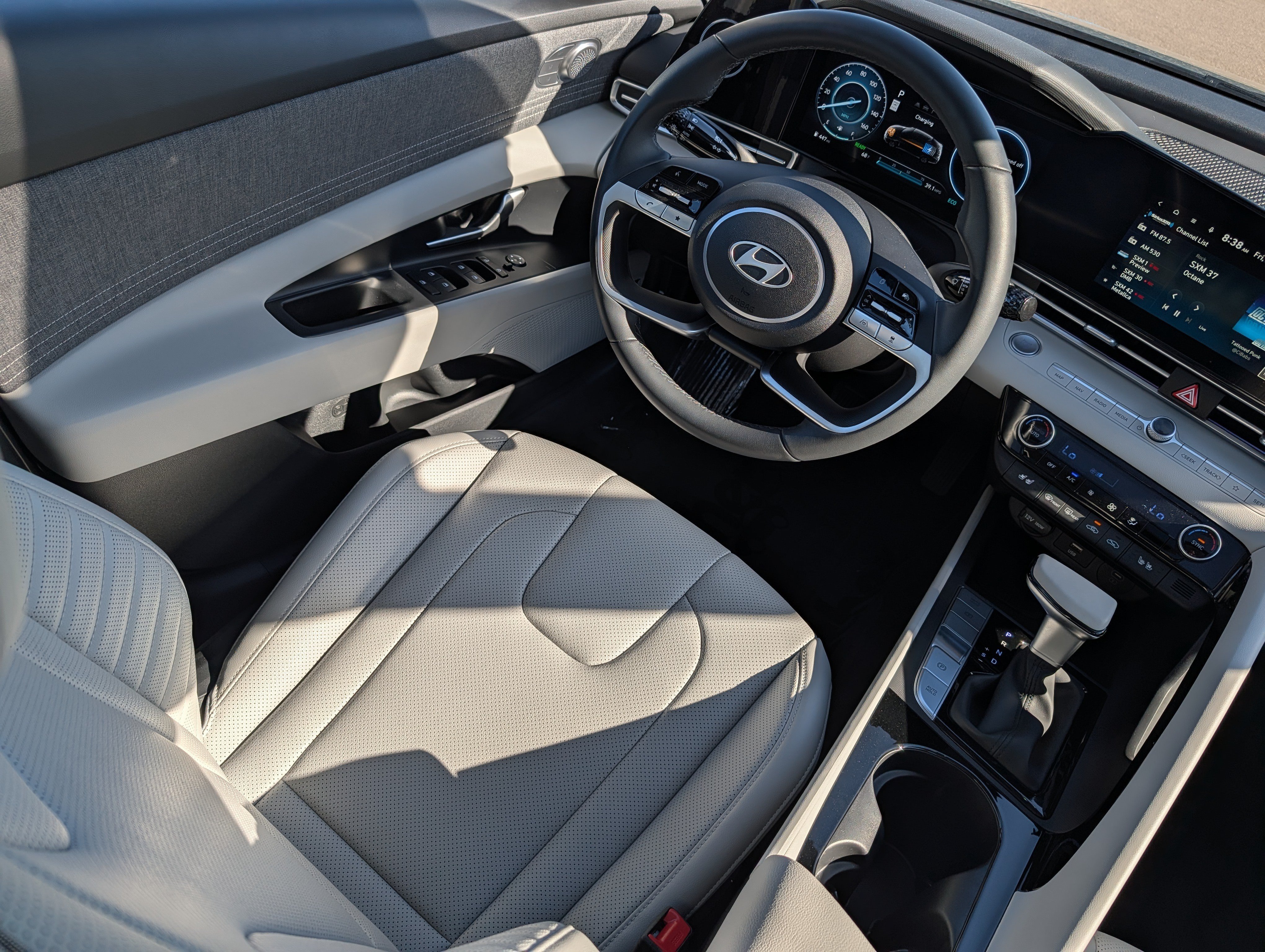 Certified 2026 Hyundai Elantra Limited FWD image 9