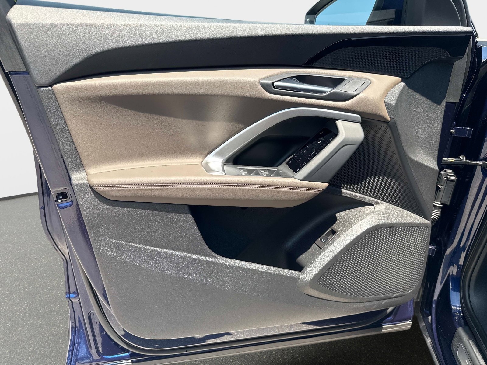 Used 2025 Audi Q5 Premium w/ Convenience Package AWD/4WD image 16