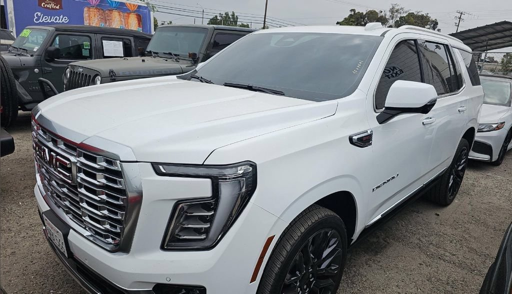 Used 2026 GMC Yukon Denali w/ Denali Reserve Package AWD/4WD image 2