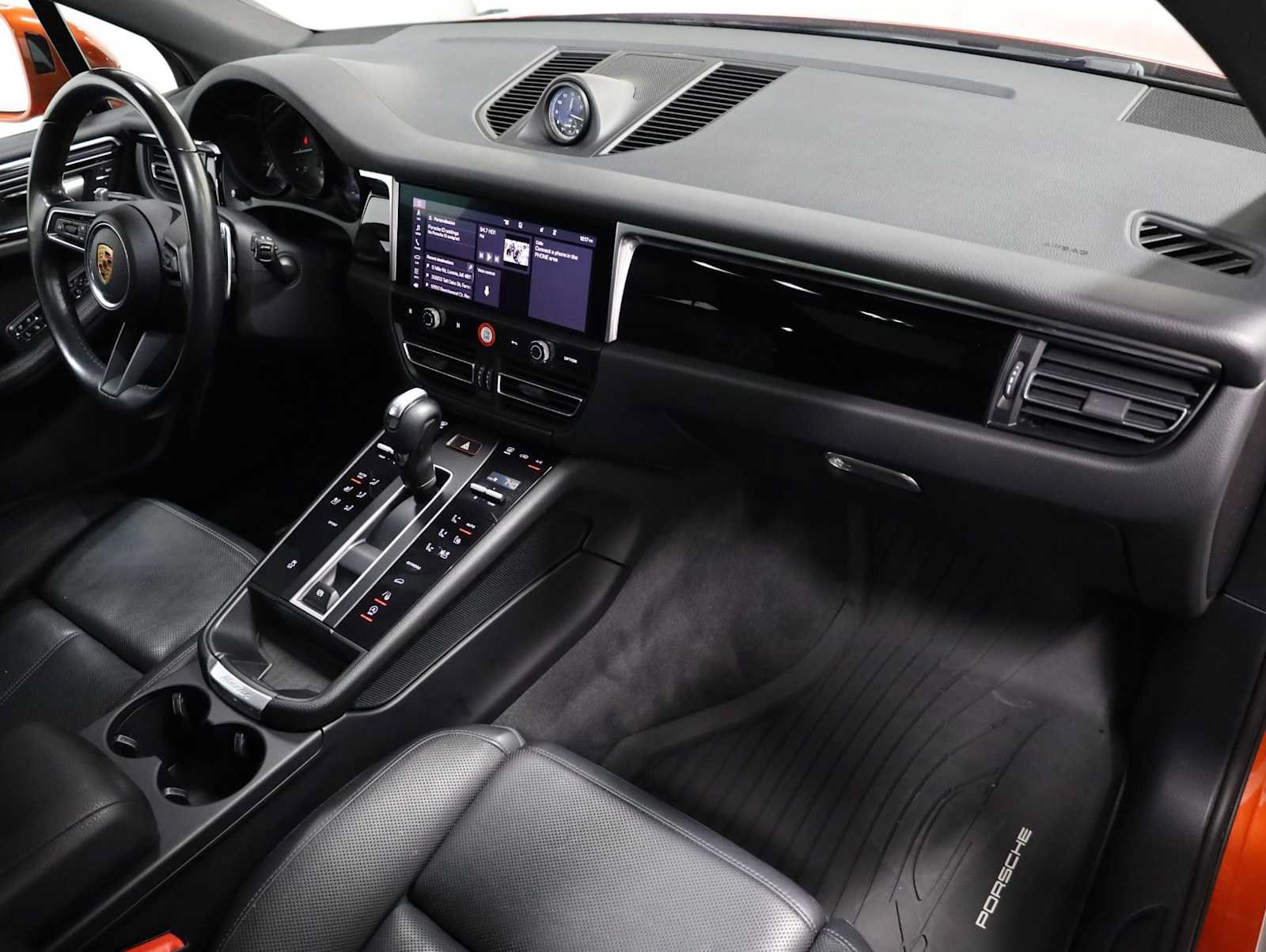 Certified 2022 Porsche Macan AWD/4WD image 6