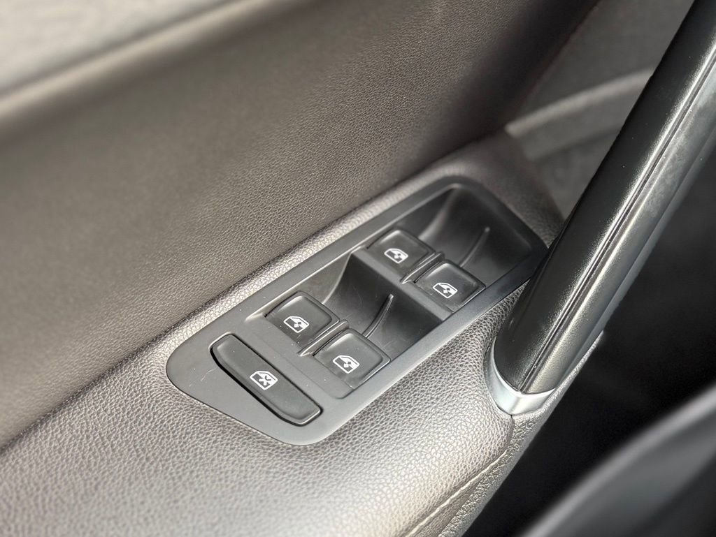 Used 2017 Volkswagen Golf Wolfsburg Edition image 15