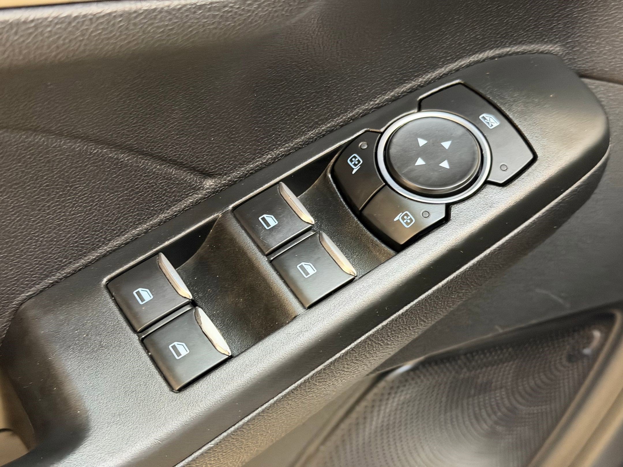 Used 2022 Ford Escape SE image 8