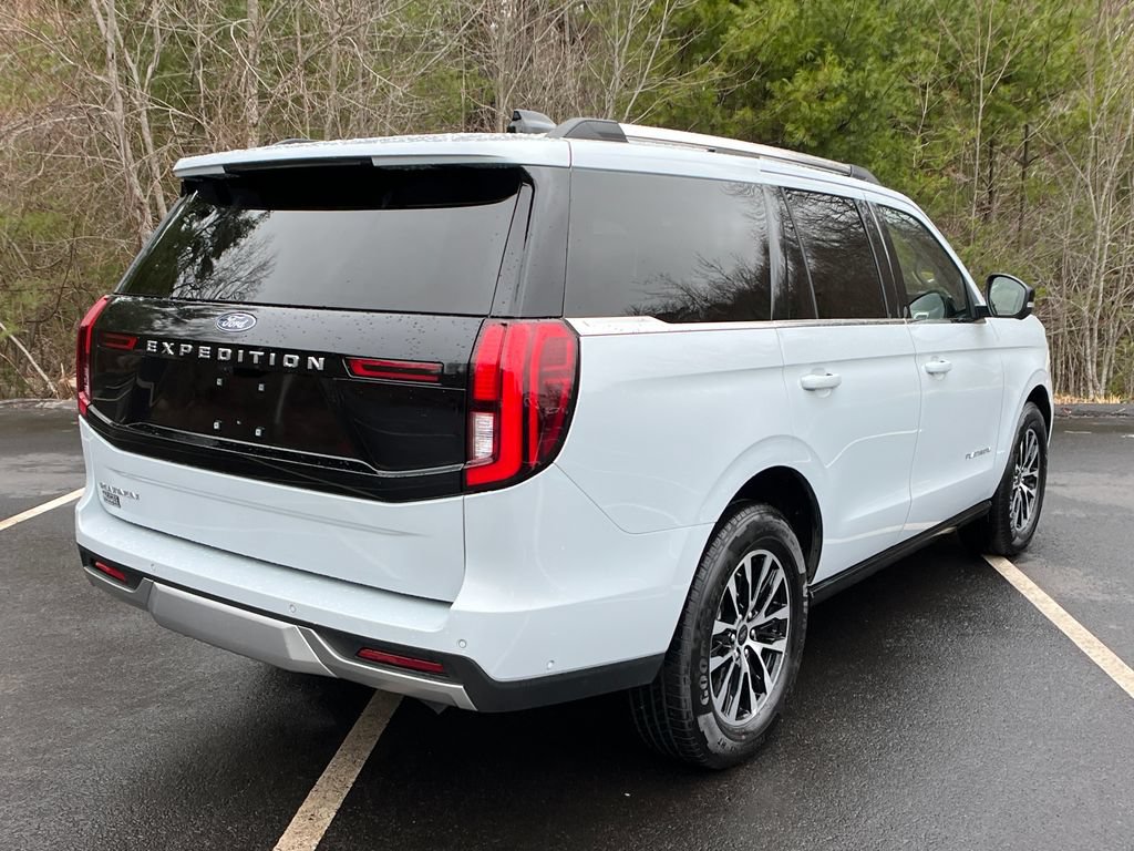 Used 2025 Ford Expedition Platinum AWD/4WD image 5