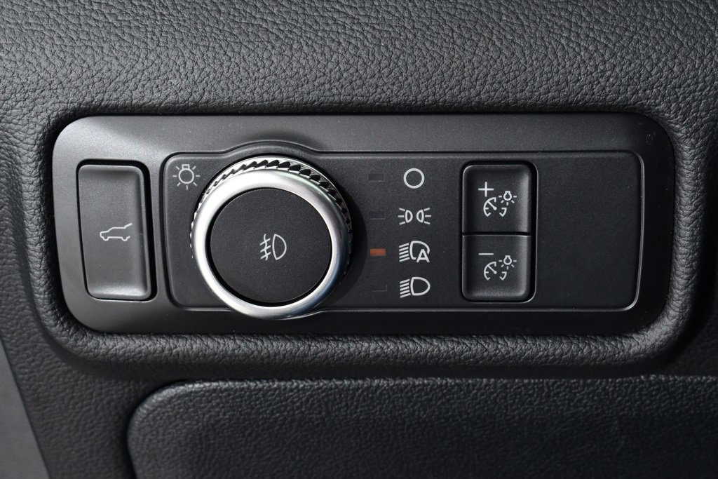 Used 2022 Ford Explorer XLT w/ Equipment Group 202A image 32