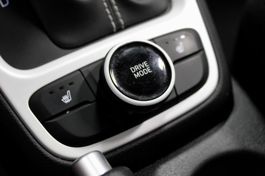 Certified 2025 Hyundai Venue Limited FWD image 5