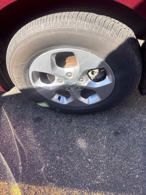 Used 2017 Chrysler Pacifica LX w/ Tire & Wheel Group FWD image 13