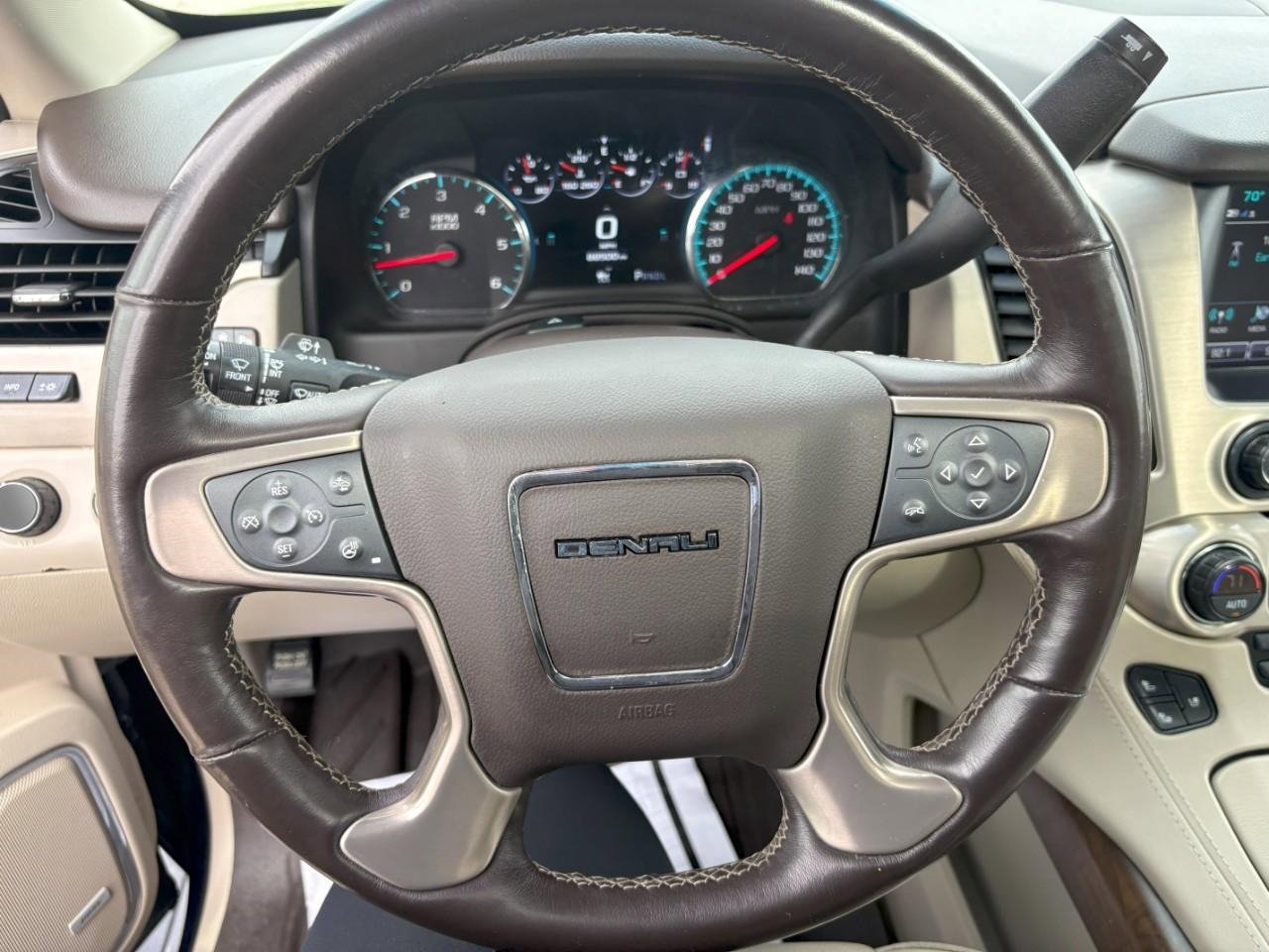 Used 2019 GMC Yukon XL Denali w/ Denali Ultimate Package AWD/4WD image 16