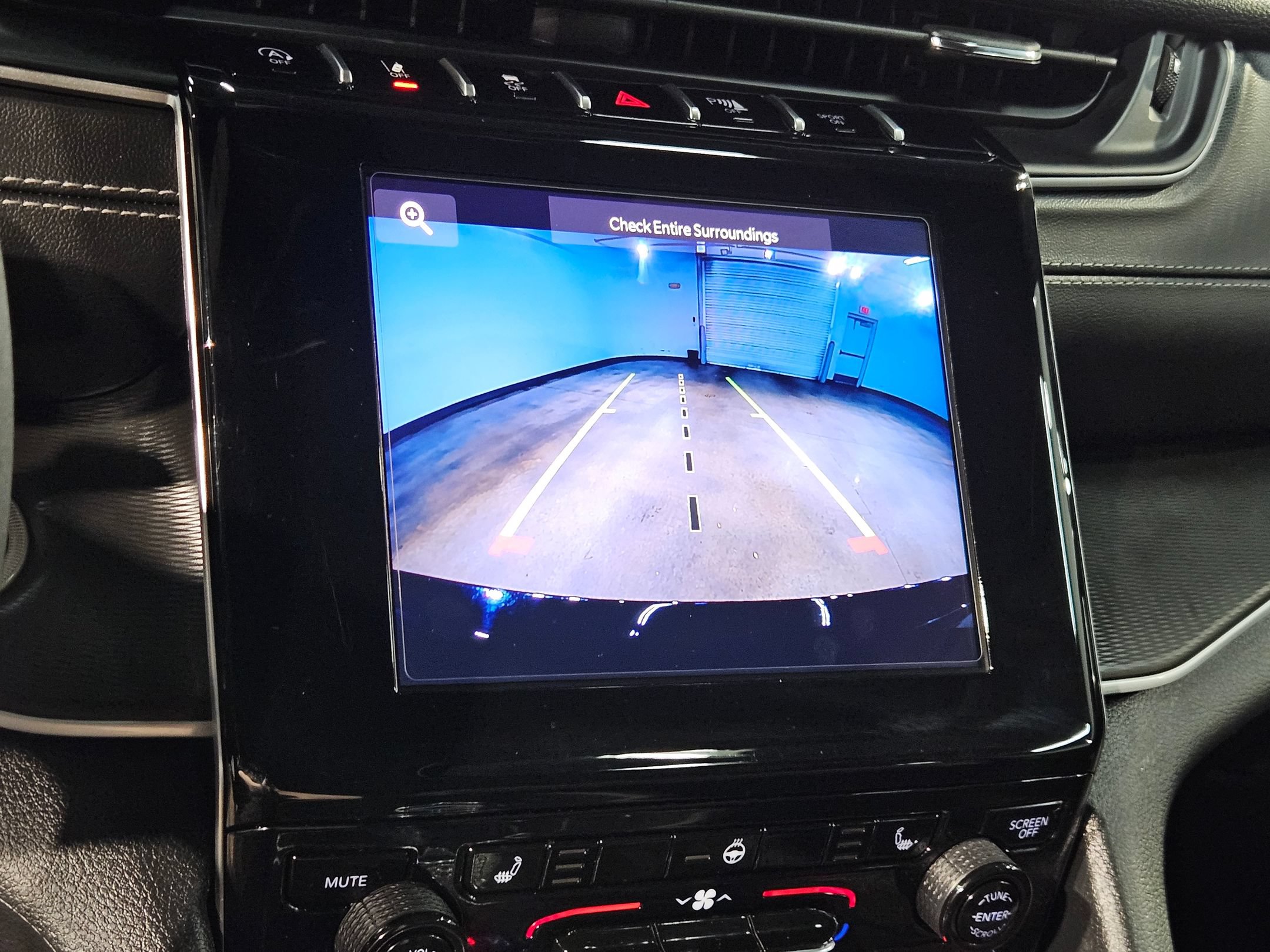 Used 2025 Jeep Grand Cherokee L Laredo RWD image 30