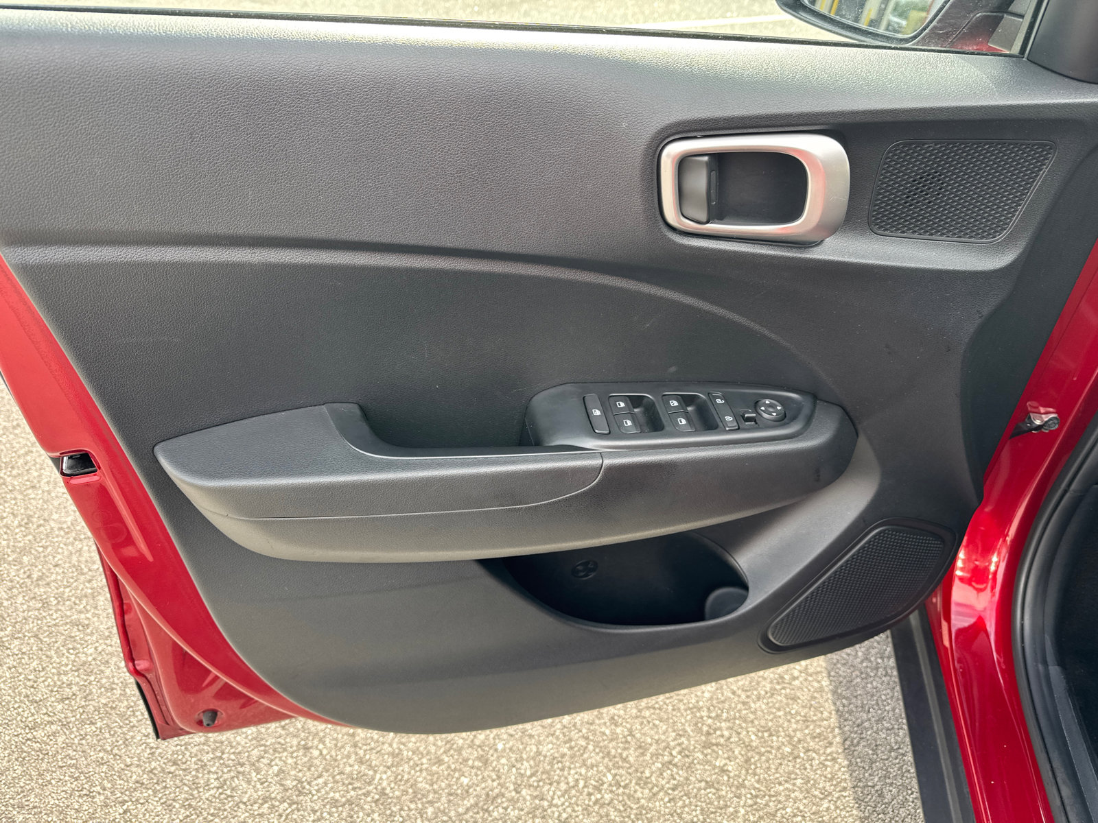 Used 2025 Hyundai Venue SEL image 10