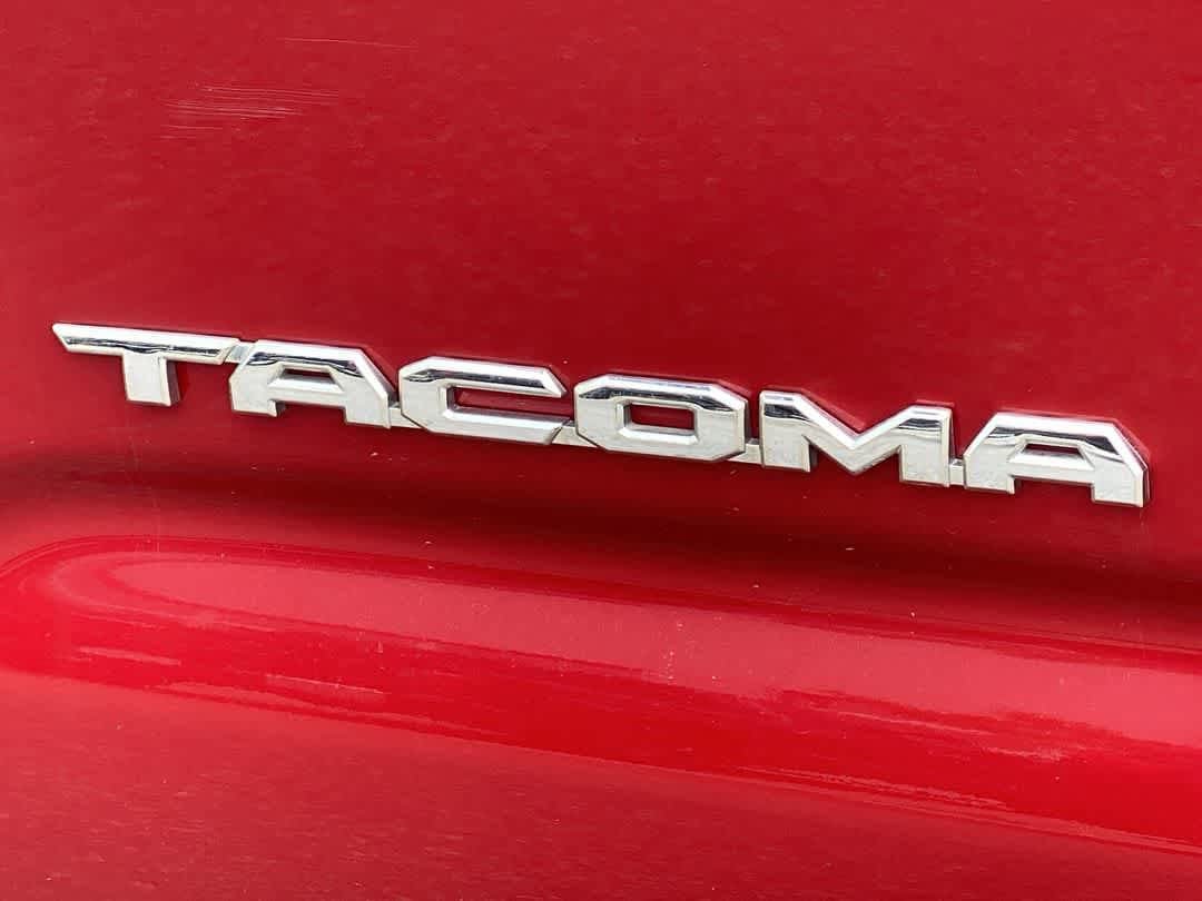 Used 2018 Toyota Tacoma TRD Off-Road AWD/4WD image 11