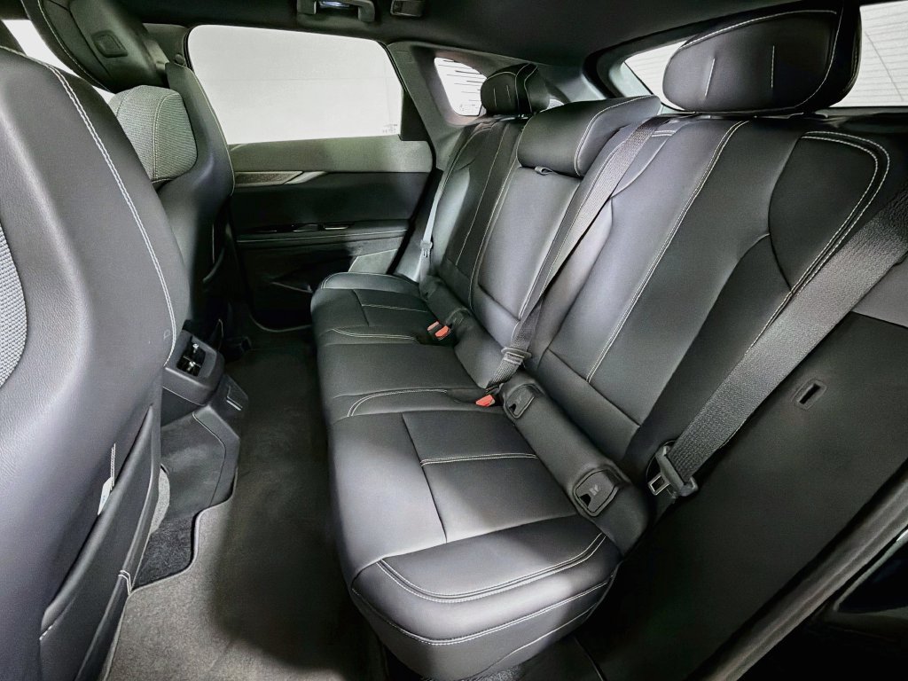 New 2026 Cadillac Optiq Sport 1 w/ LPO, Floor Liner Package AWD/4WD image 20