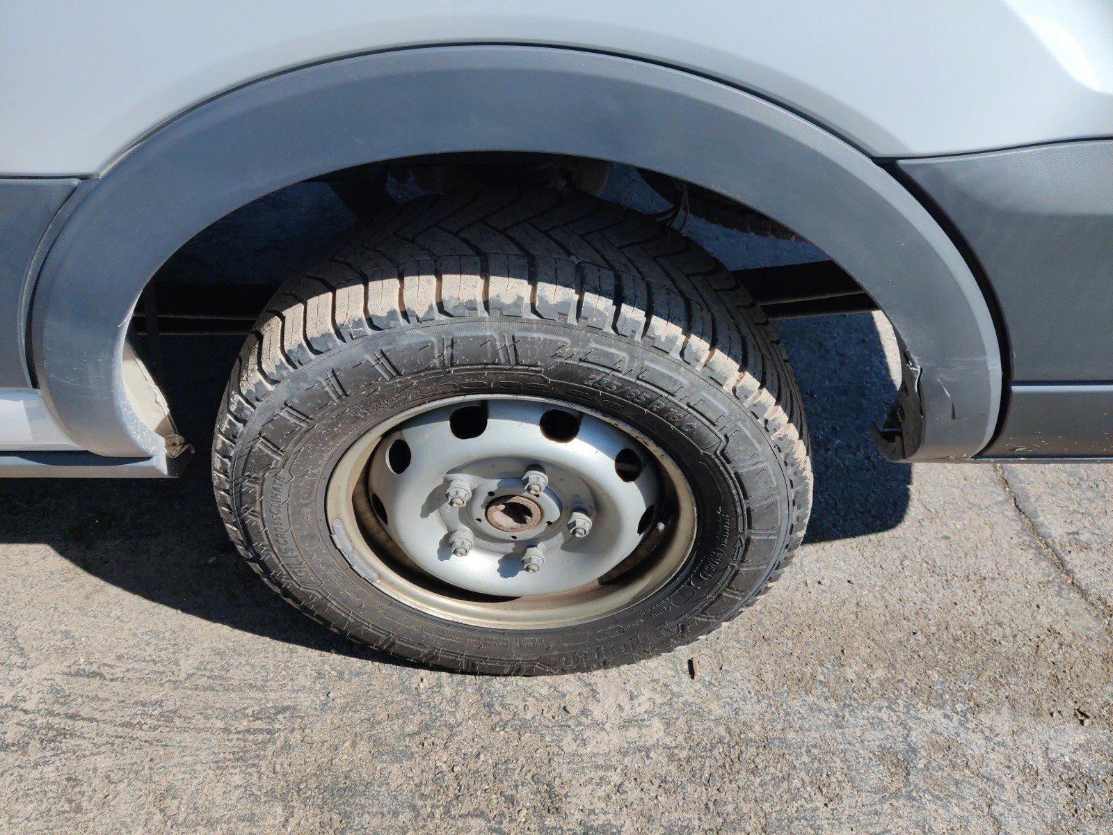 Used 2018 Ford Transit 250 148 Medium Roof image 12