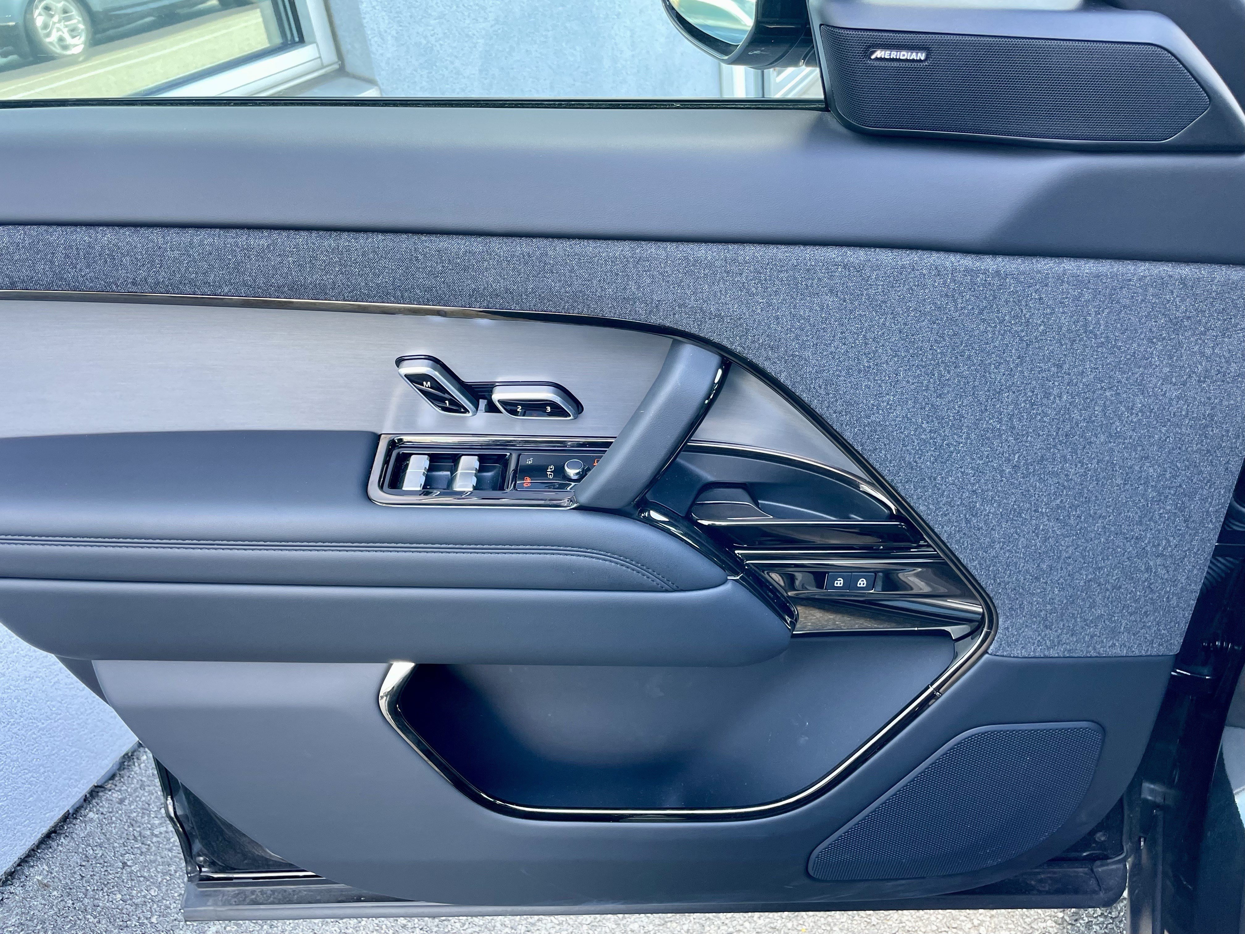 Certified 2025 Land Rover Range Rover Sport AWD/4WD image 12